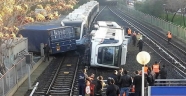İzmir'de Metro Devrildi Çok Sayıda Yaralı Var