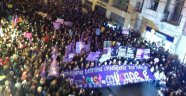 Kadınlar "Feminist Gece Yürüyüşü" için Taksim'deydi