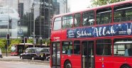 Londra'da otobüslere 'Sübhanallah' yazıldı