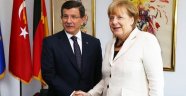 Merkel'den Davutoğlu'na taziye telefonu