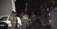 Operasyon yapılan hücreevinde çatışma; 2 ölü, 4 polis yaralı