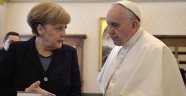 Papa'nın 'kısır' benzetmesi Merkel'i kızdırdı