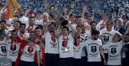Şampiyon Beşiktaş kupasına kavuştu