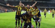 Sivasspor'u 2-1'le geçen Fenerbahçe liderlik iddiasını ikinci yarıya taşıdı
