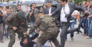 Tekmelenen Somalı madenci şimdi de para cezasına çarptırıldı