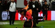 Trabzonspor - F. Bahçe maçında hakemi darp eden taraftar serbest bırakıldı
