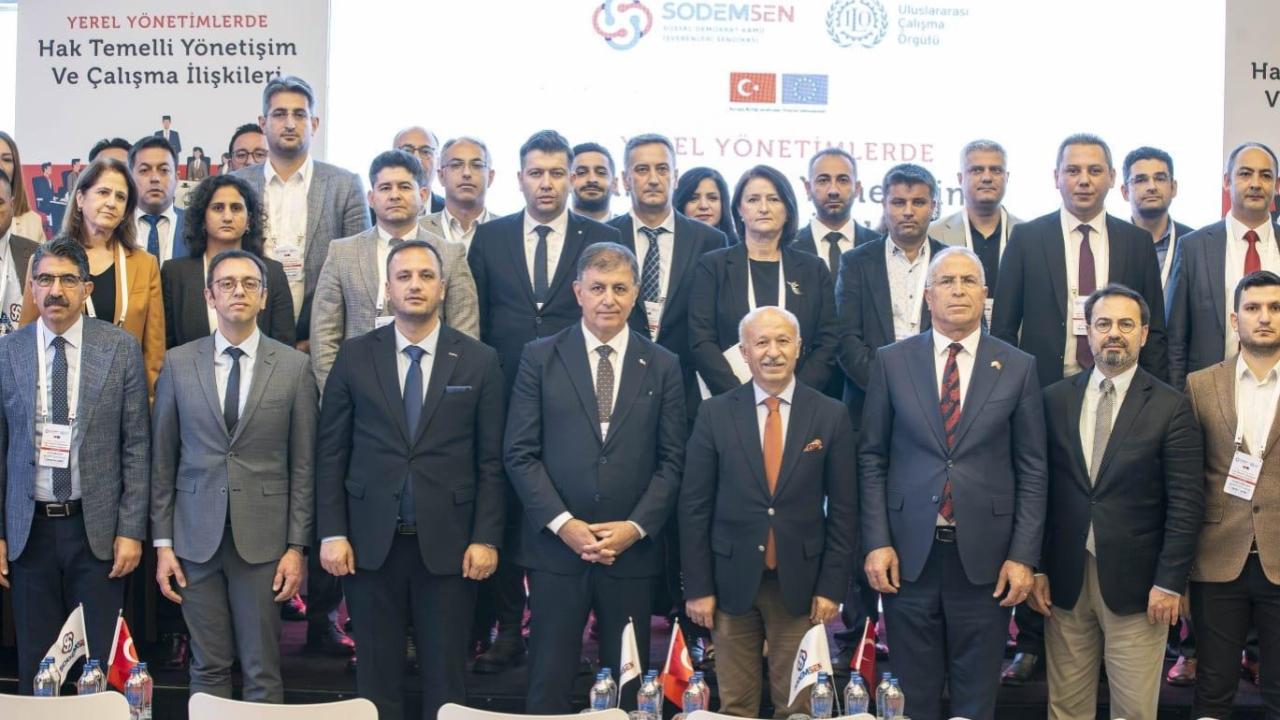 Başkan Tugay açıkladı: Makam odaları kalkıyor!