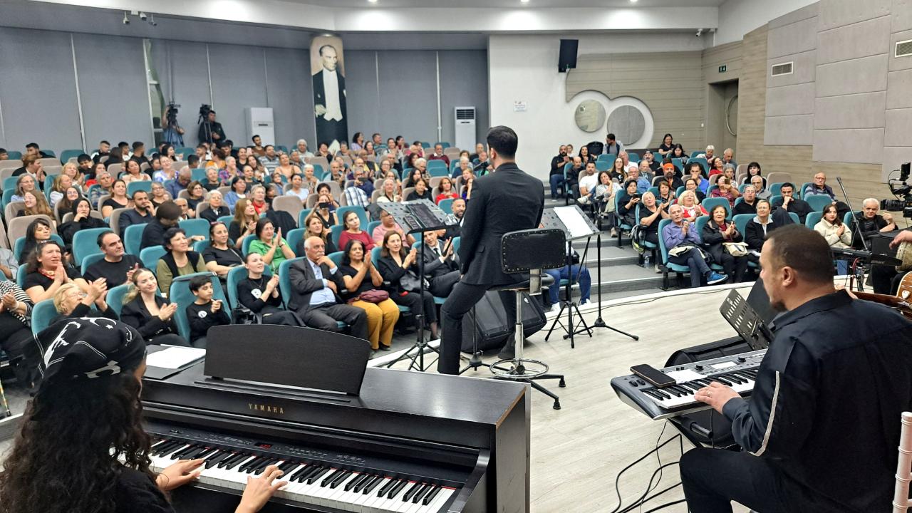 Bornova&#039;da 10 Kasım&#039;da duygu dolu gece