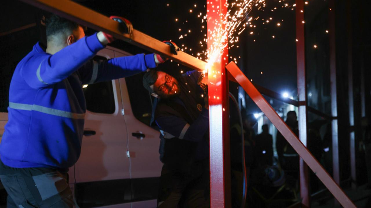 Buca&#039;da hazine arazisinde kaçak yapıya gece operasyonu