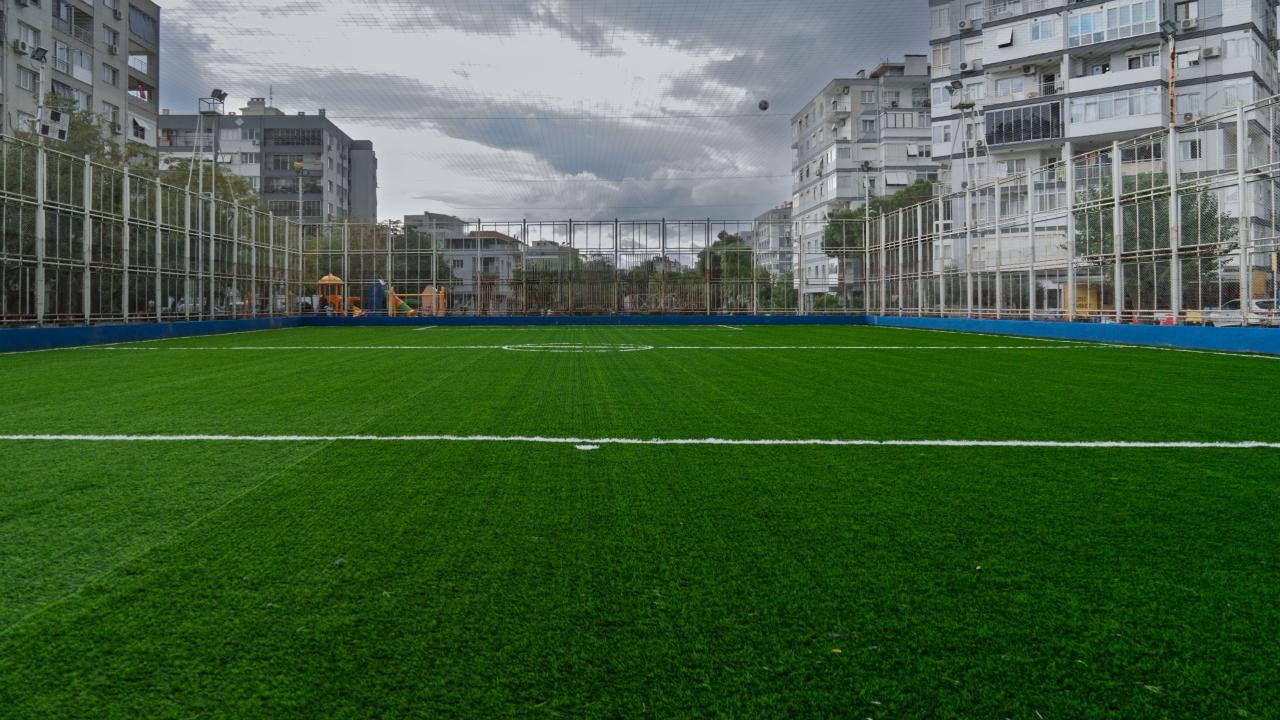 Büyükşehir’den gençlere beş yeni halı saha