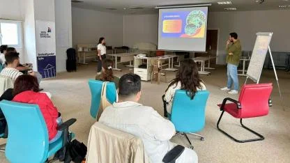 Belediye çalışmaları hakkında gençlere eğitim