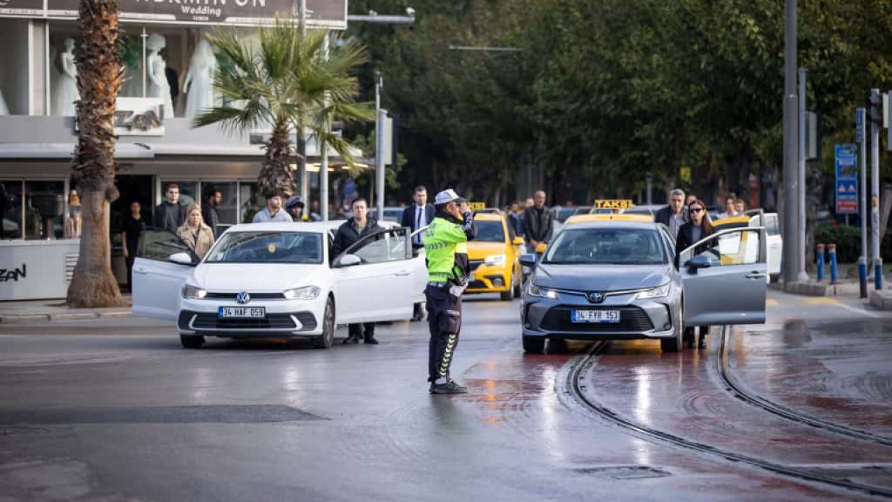 İzmir Ata’sını unutmadı