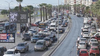Karşıyaka tek yürek oldu, Ata’ya selam durdu!