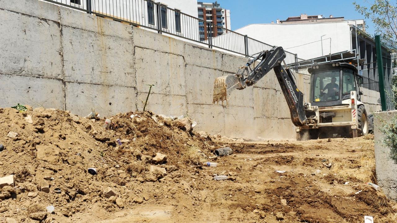 Karşıyaka&#039;da yol bakım seferberliği