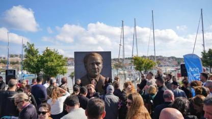 Çeşme’de 10 Kasım : Atatürk sevgi, minnet ve sanatla anıldı