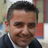 AK PARTİLİ HÜSNÜ BOZTEPE, BAŞKAN MUTLU AKPINAR'A SESLENDİ: "KARŞIYAKA'NIN GEÇMİŞİNİ VE GELECEĞİNİ ÇALMA!"