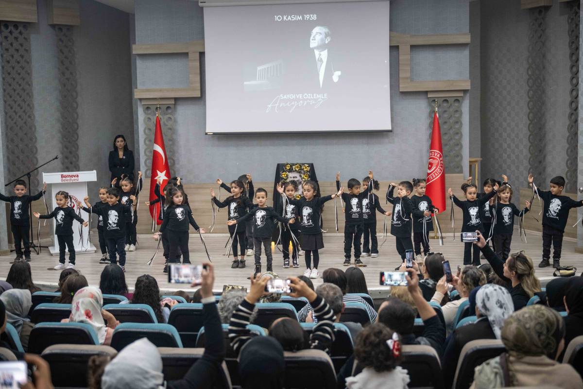 Bornova’da minik yüreklerden Atatürk’e duygusal anma