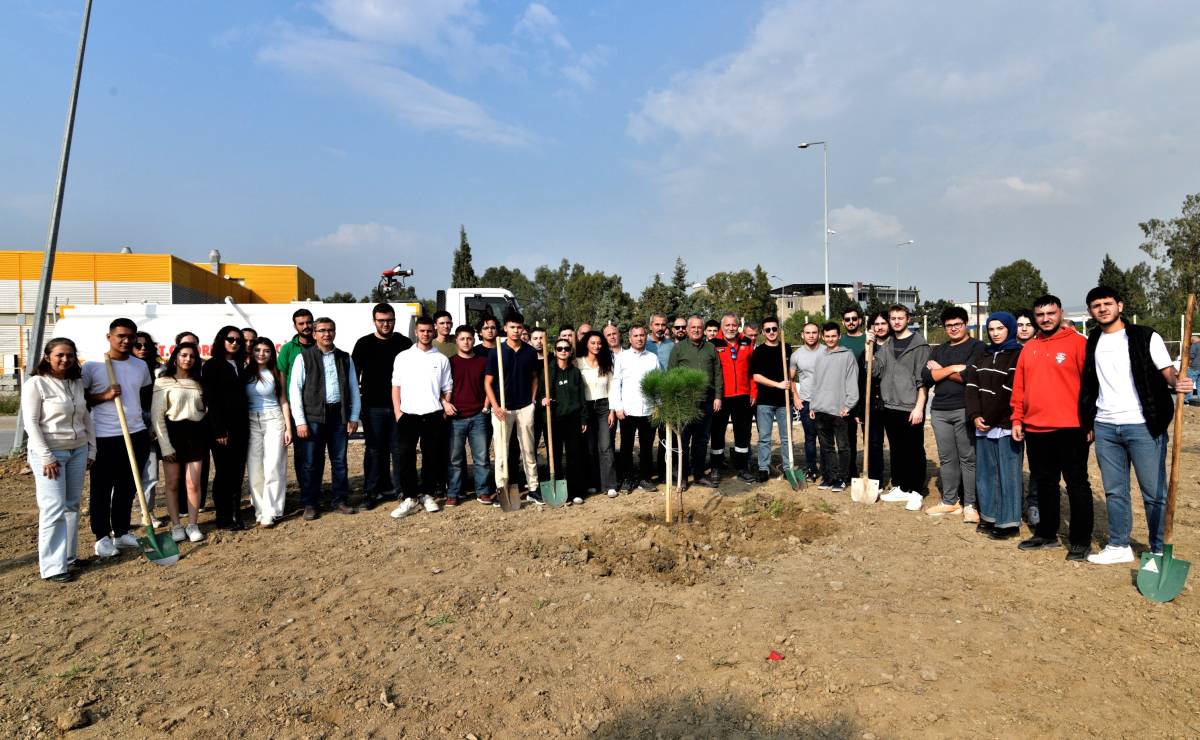 ZMO Genç 120 fıstık çamı fidanını toprakla buluşturdu