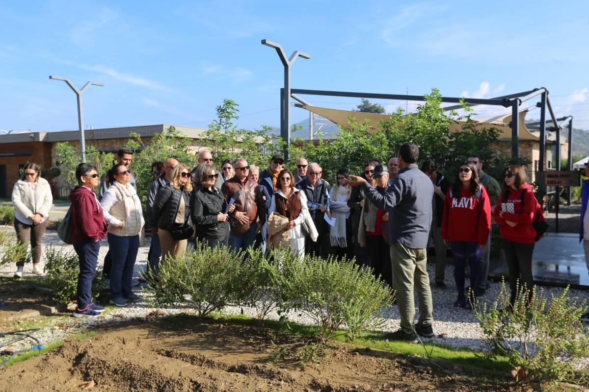 Rehberlerinden Efes Tarlası Yaşam Köyü’ne eğitim ziyareti