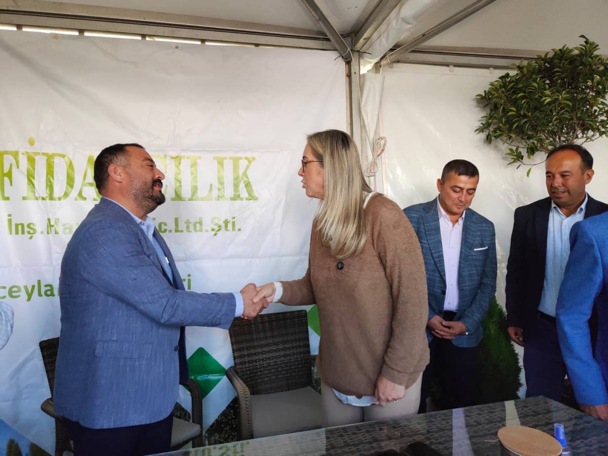 Fuar'da CHP ve AK Parti arasına güldüren diyalog